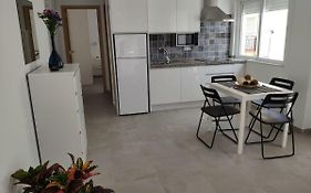 Relax And Enjoy In Brand New Beach Apartment I